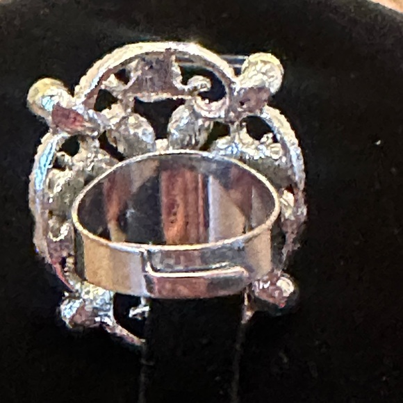 Very pretty Rhinestone Ring - Picture 5 of 6